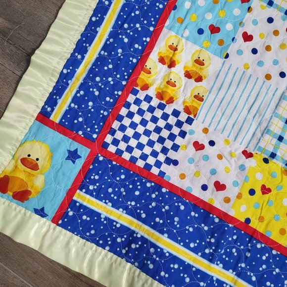 VTG Homemade Satin Edge Baby Blanket Nursery Ducks Hearts Country Yellow - Picture 4 of 6